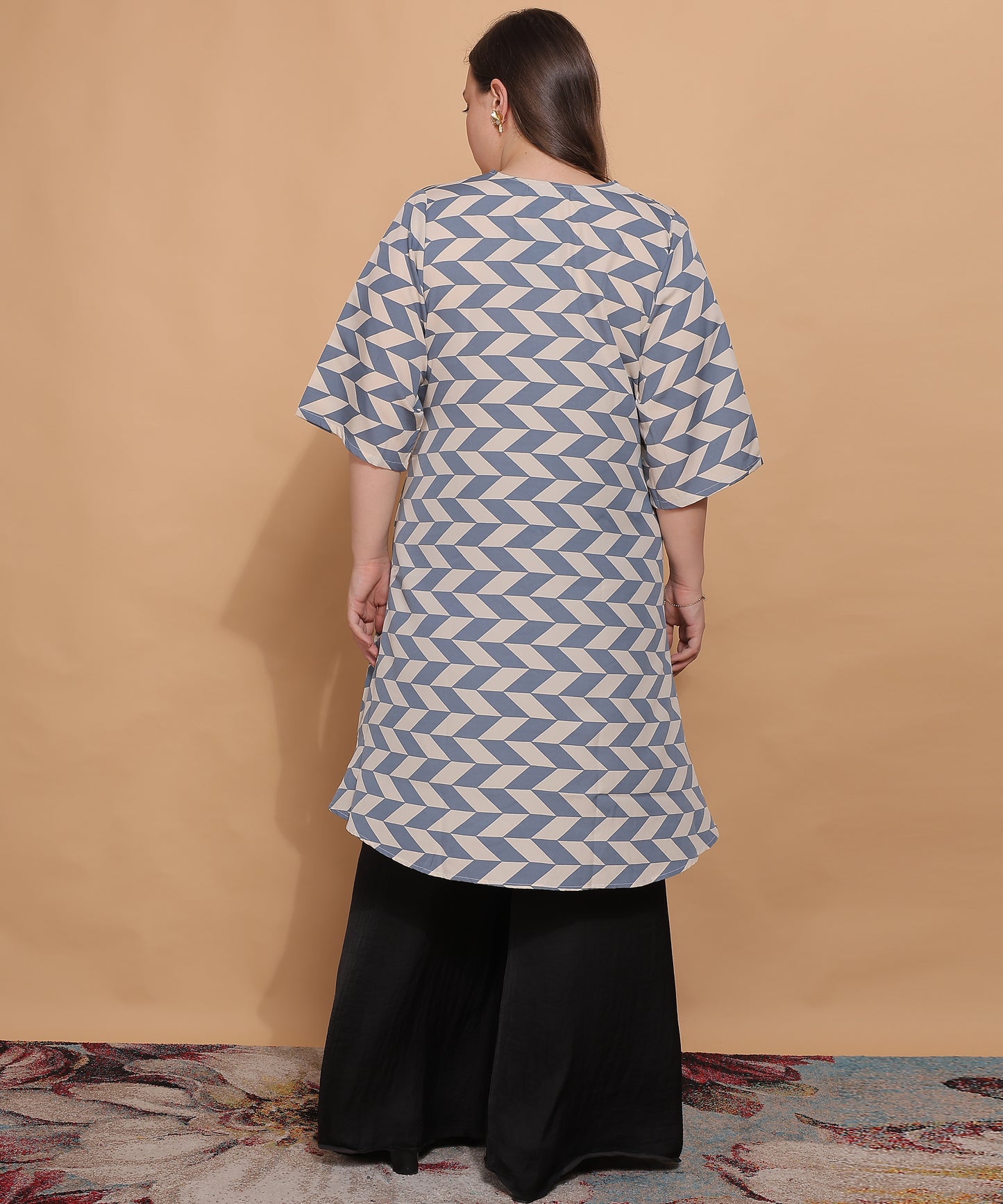 Urban Maze Geometric Print Top – Blue & Ivory Chevron
